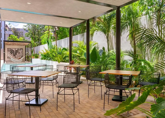 Hotel Chic With Private Pool & Rooftop
