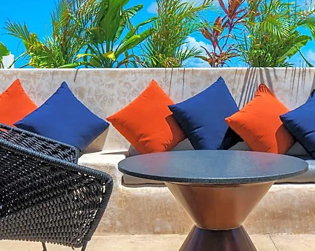 Chic With Private Pool & Rooftop 3*